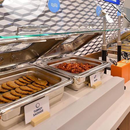 Holiday Inn Express Hotel & Suites Bismarck By Ihg Zewnętrze zdjęcie