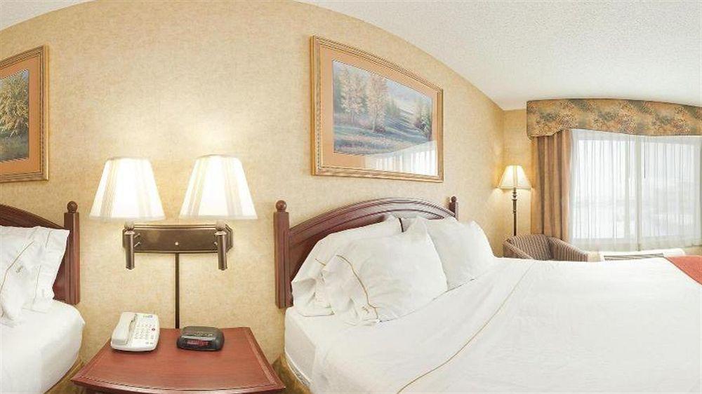 Holiday Inn Express Hotel & Suites Bismarck By Ihg Zewnętrze zdjęcie