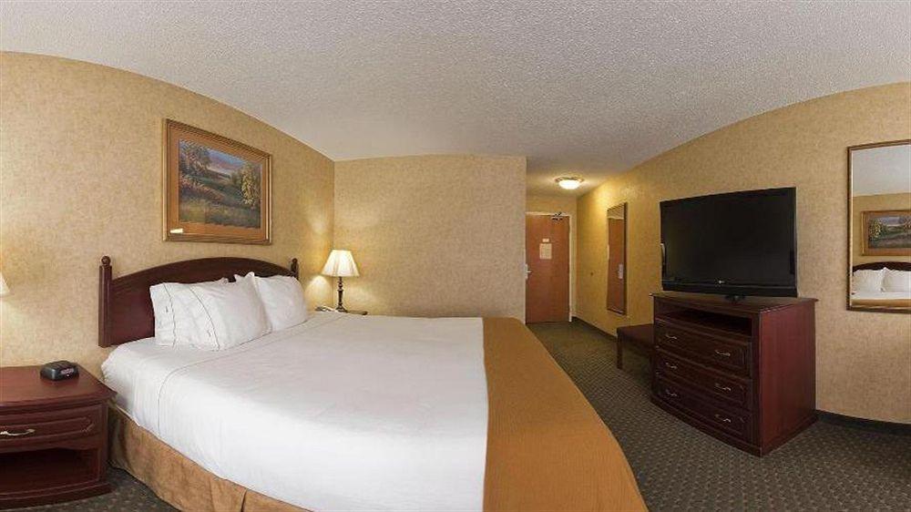 Holiday Inn Express Hotel & Suites Bismarck By Ihg Zewnętrze zdjęcie