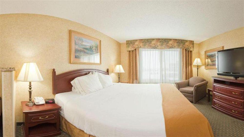 Holiday Inn Express Hotel & Suites Bismarck By Ihg Zewnętrze zdjęcie
