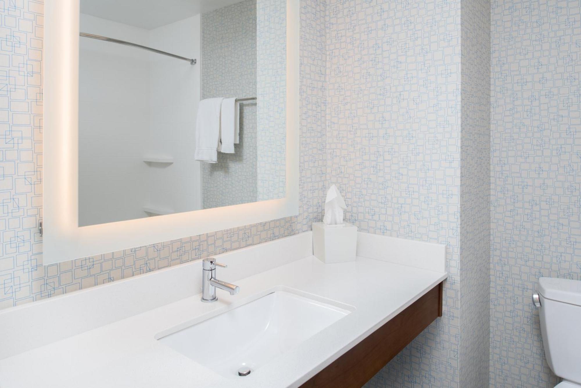 Holiday Inn Express Hotel & Suites Bismarck By Ihg Zewnętrze zdjęcie