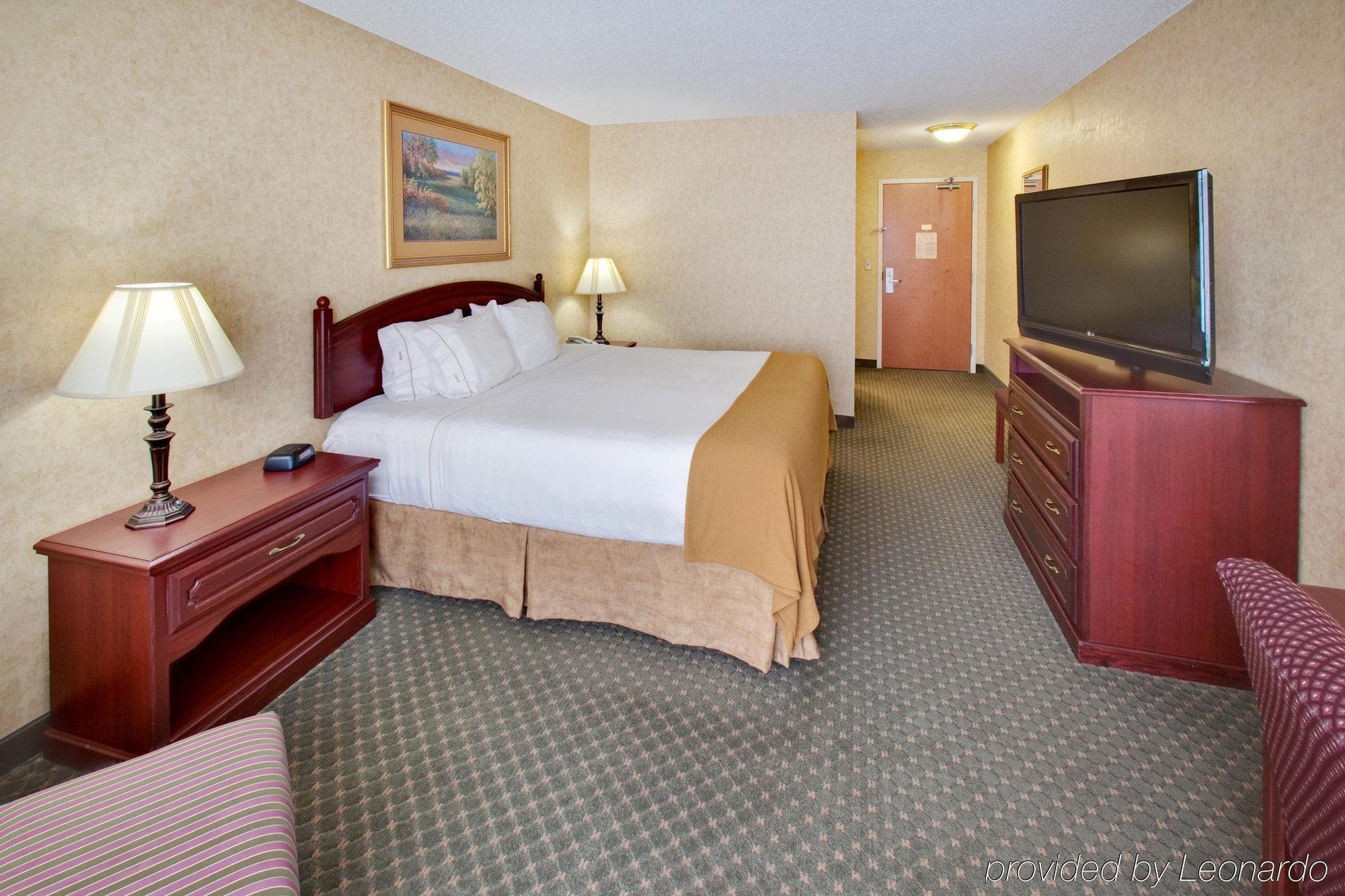 Holiday Inn Express Hotel & Suites Bismarck By Ihg Pokój zdjęcie